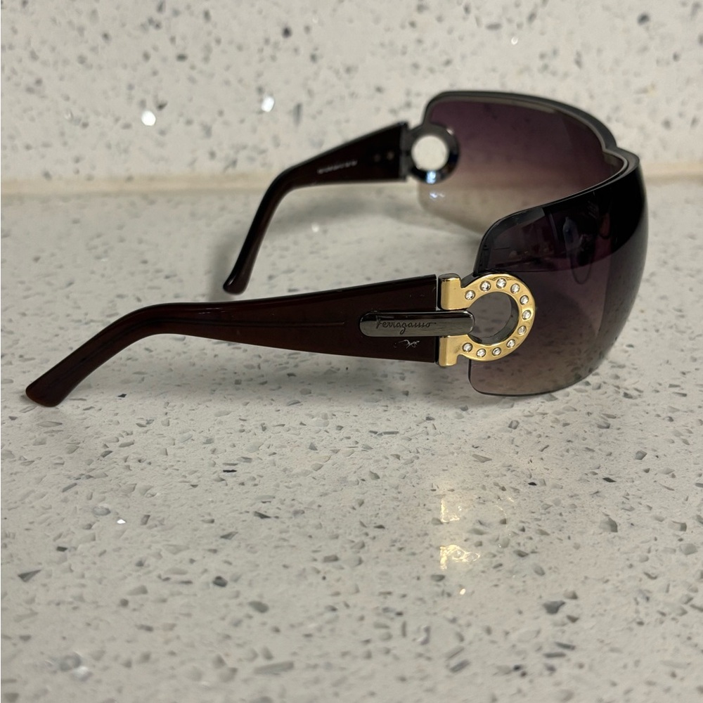 Salvatore Ferragamo Preowned Brown Oversized Sunglasses - Picture 2 of 8